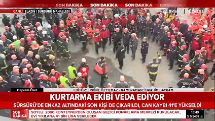 Arama kurtarma ekiplerinden enkazda duygusal tören