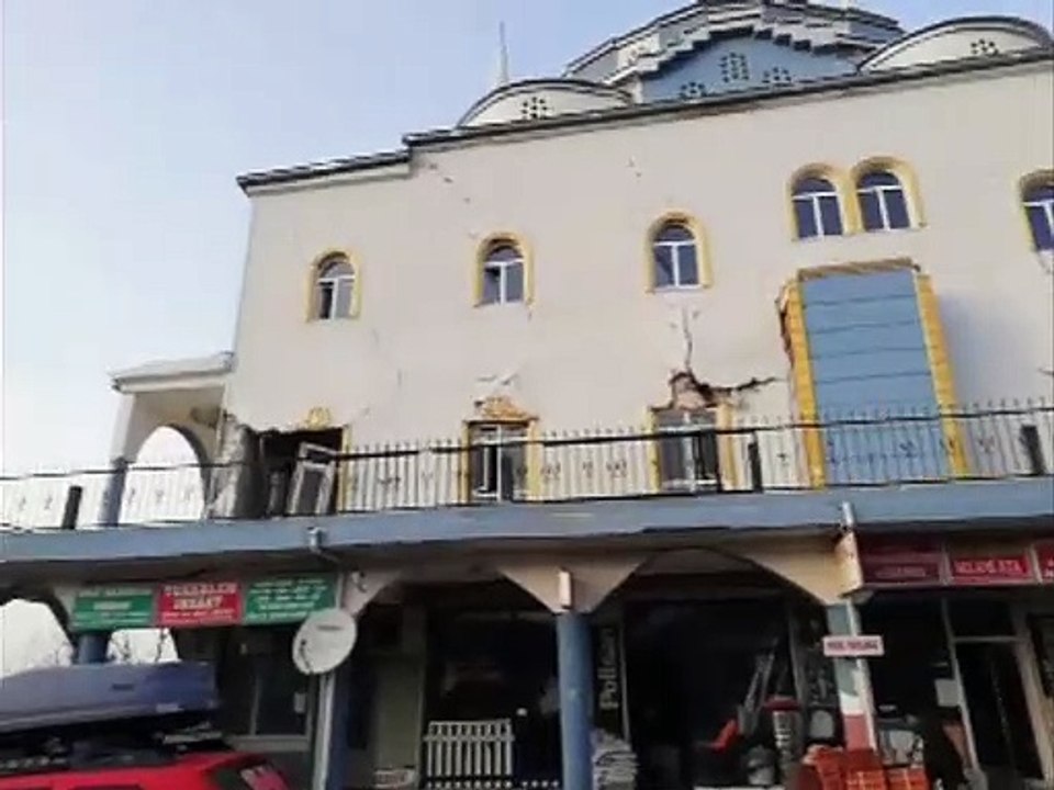 Depremden sonra Sivrice Merkez Camii görüntülendi