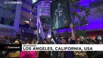 Staples Center yasta: Binlerce kişi helikopter kazasında ölen 'idolleri' Kobe için toplandı