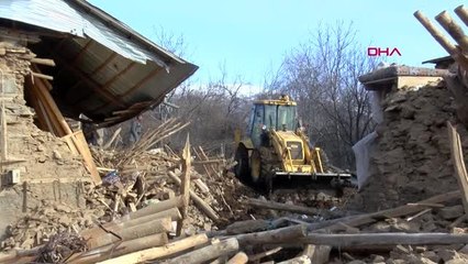 Elazığ depremde çevrimtaş köyündeki evlerin yüzde 90'ı yıkıldı