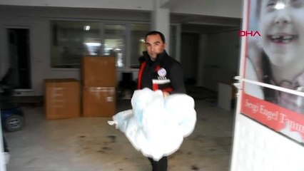 Sivas engelli derneğinden depremzedelere çocuk bezi yardımı