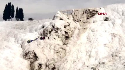 Denizli yamaç paraşütüyle travertenlere düştü