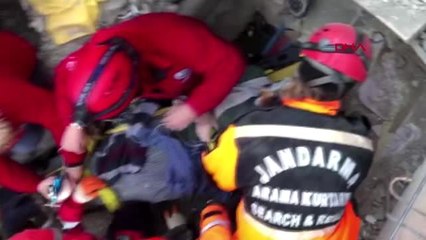 Elazığ depremi sonrasında çevrimtaş köy yolundaki yarıklar böyle görüntülendi-1 drone