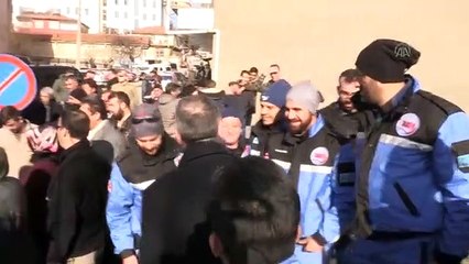 Bakanlar Gül ve Kurum depremin merkez üssü Sivrice'de incelemede bulundu