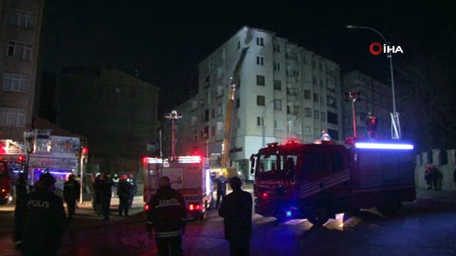 Yıkılma tehlikesi olan 5 katlı bina kontrollü olarak yıkılıyor