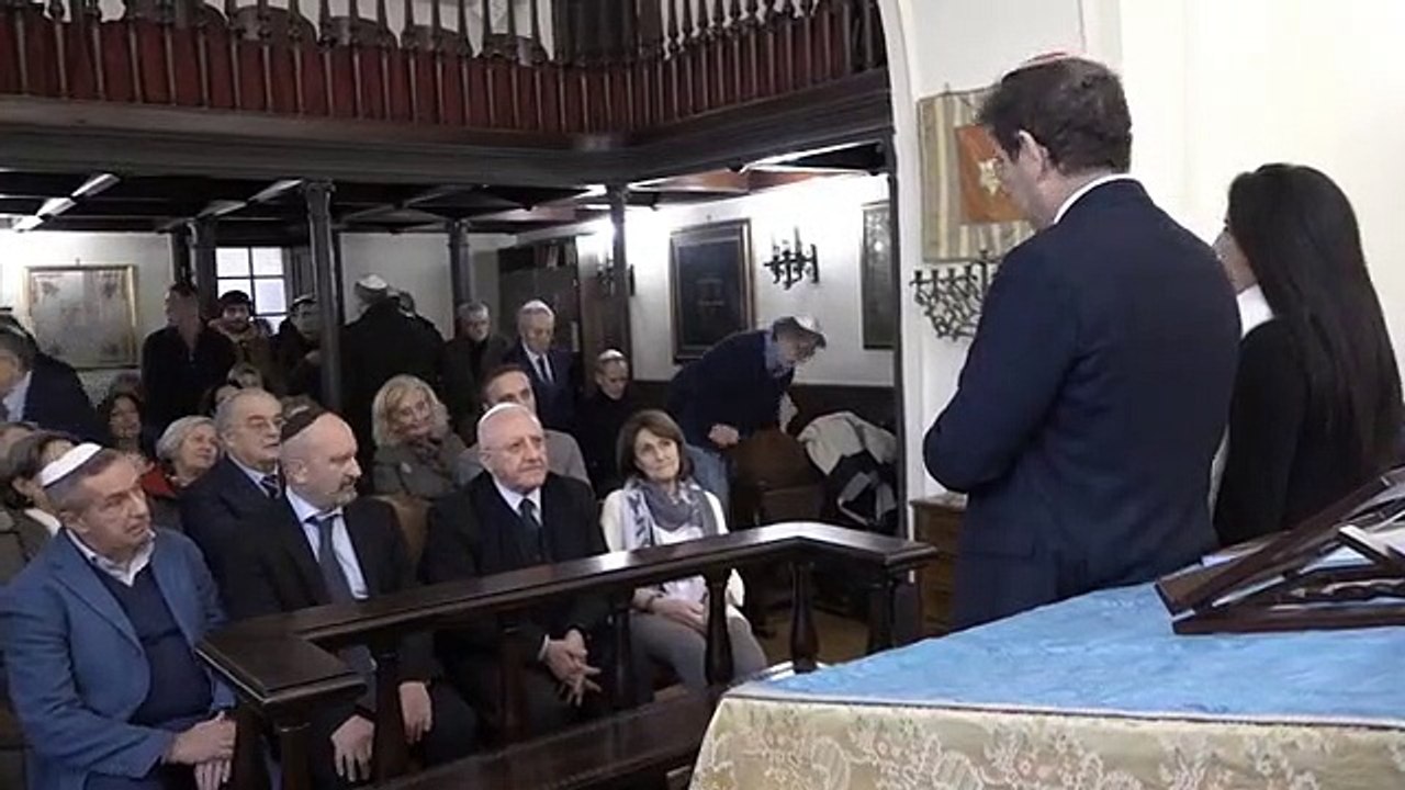 De Luca -  La Shoah, l'apertura dei cancelli di Auschwitz (27.01.20)