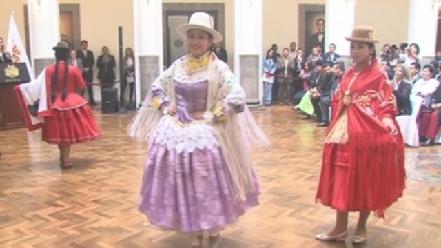 Bolivia aspira declarar como patrimonio cultural a sus icónicas cholas