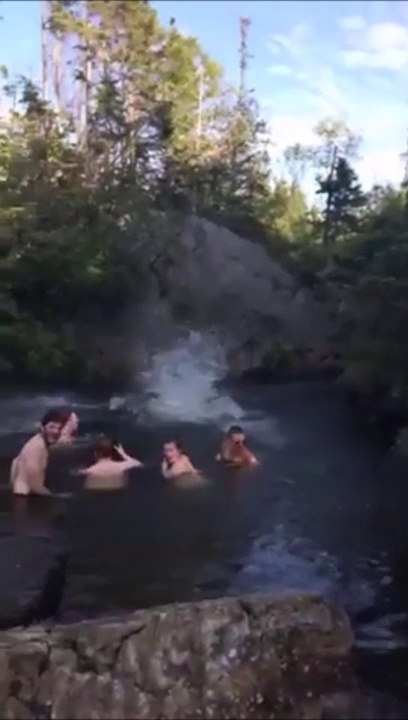 Il rate son plongeon et se prend le plat de sa vie