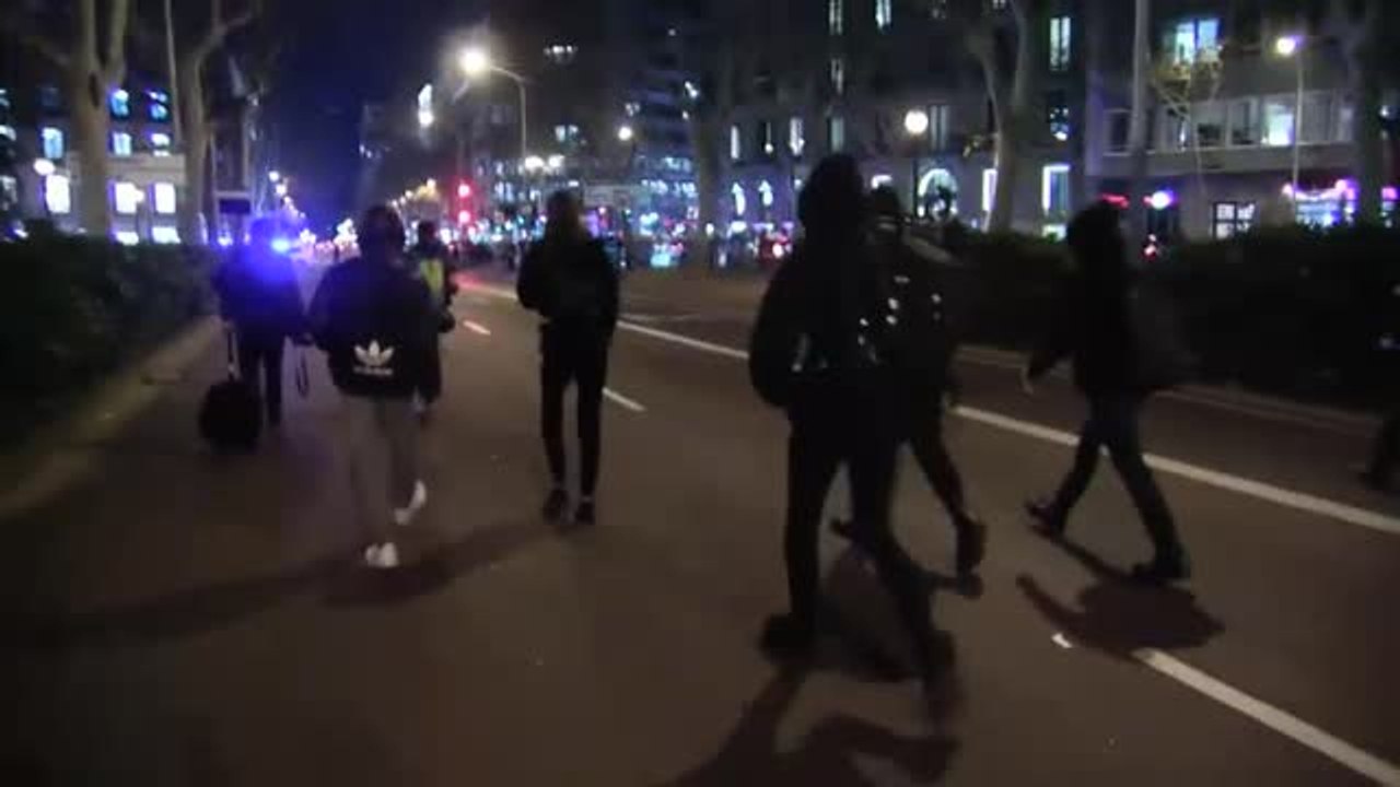 Contenedores ardiendo otra vez en Barcelona