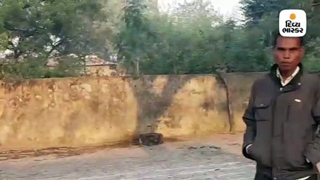 રતનપુર પ્રાથમિક શાળામાં શિક્ષકોની બેદરકારીથી રાષ્ટ્રધ્વજનું અપમાન, આખી રાત રાષ્ટ્રધ્વજ ફરકતો રહ્યો