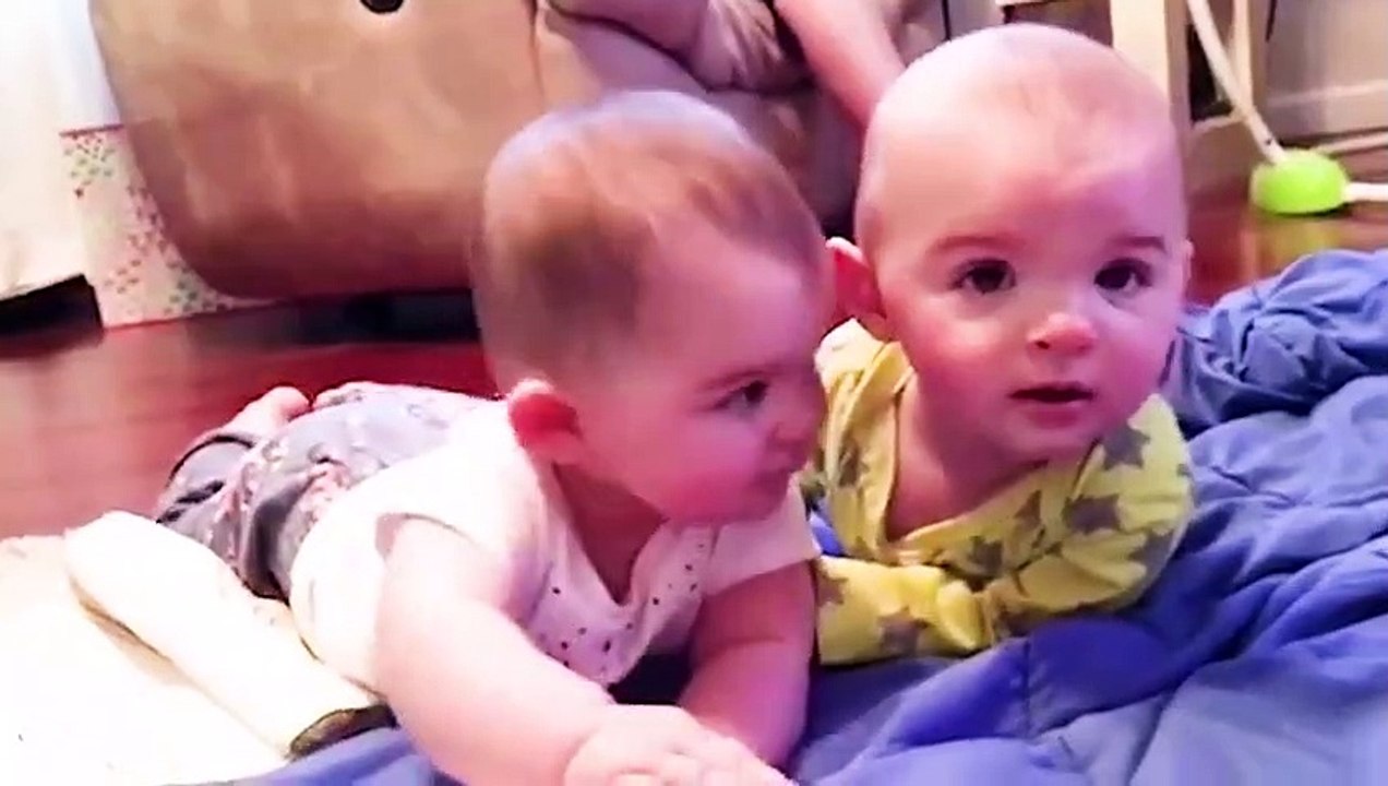Funniest_Twins_Baby_Playing_Together_-_Twins_Baby_Awesome(480p)