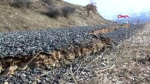 Elazığ depremde sivrice'deki köy yollarında dev yarıklar oluştu