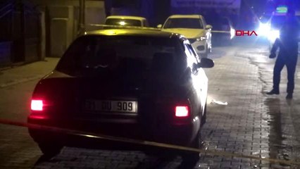 Hatay 'dur' ihtarına uymayan ve bekçilere ateş edilen otomobil, polis memuruna çarptı