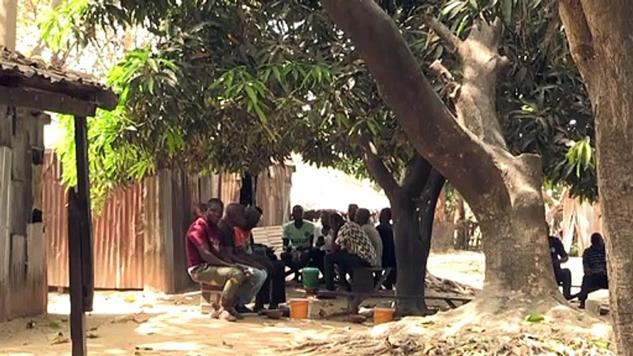 Nigerians turn to traditional brew as economy staggers