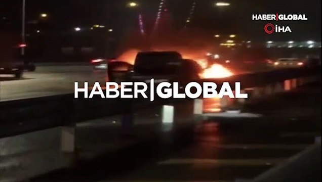 Fatih Sultan Mehmet Köprüsü girişinde bir otomobil alev aldı