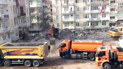 10 kişinin hayatını kaybettiği Dilek apartmanında enkaz çalışması