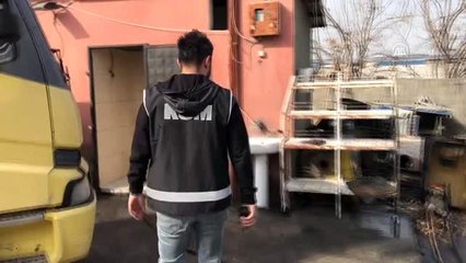 Oto yıkamacıda yer altına gizlenmiş kaçak akaryakıt tankı bulundu