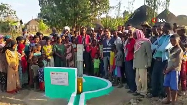 - Bursalı hayırseverler Etiyopya'da açtıkları su kuyusu ile gönülleri fethetti