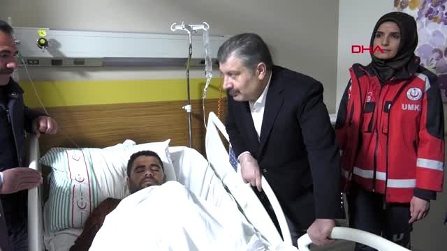 Elazığ sağlık bakanı koca, elazığ fethi sekin hastanesinde tedavileri devam eden yaralıları ziyaret...