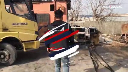 Polis yan yana 2 musluğu açınca şoke oldu! Kepçeyle 2 saat kazarak ulaştılar...