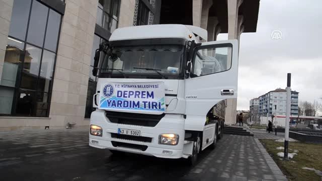 Kütahya'dan Elazığ ve Malatya'daki depremzedelere yardım malzemesi gönderildi