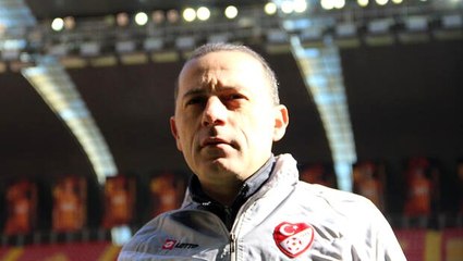 FIFA'nın, Cüneyt Çakır'a 2022 Dünya Kupası hakem listesinde yer vermediği iddia edildi