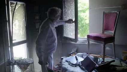 "On est tous morts là-dedans" : Daniel Knoll revient dans l'appartement de sa mère Mireille, assassinée en 2018