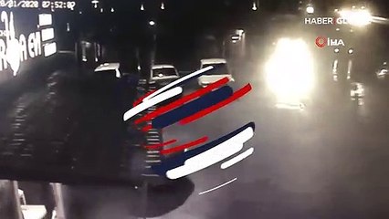 Sürücüsüz TIR eve girdi