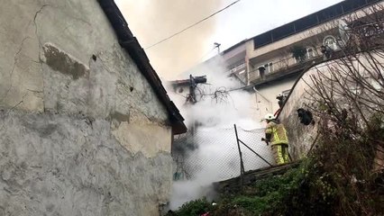 Oturdukları evi satan annesine kızan kadının konutu yaktığı iddia edildi