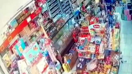 Manisa'daki deprem güvenlik kameralarına yansıdı