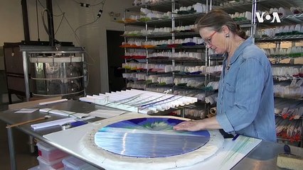 This American Artist Uses Unique Glass Thread Technique To Create Luminous Glass Vessels