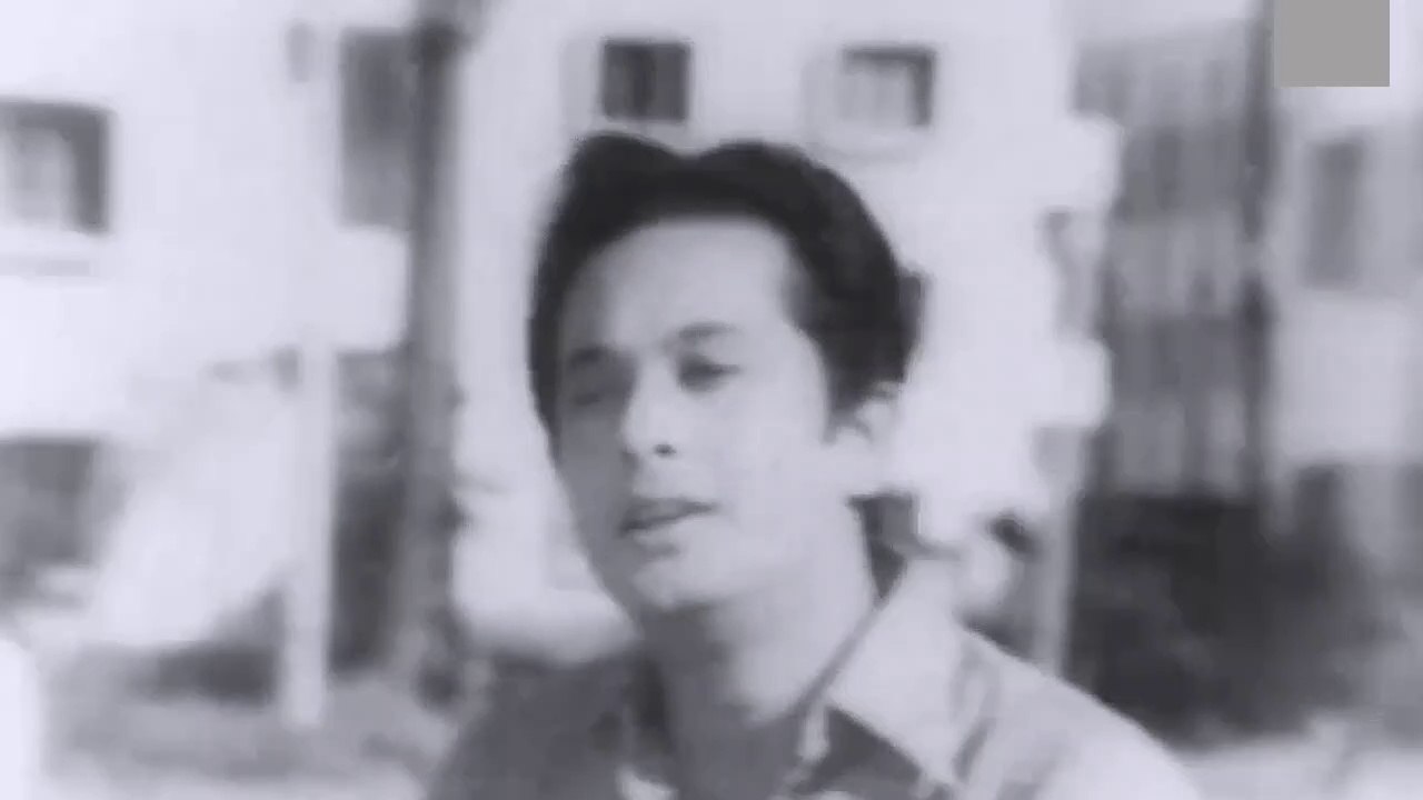 Ei shohore ami je ek notun feriwala, Film- Manusher Mon,