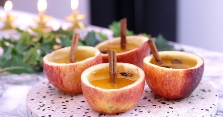Innovez avec une recette de cidre chaud servi dans ses gobelets de pommes
