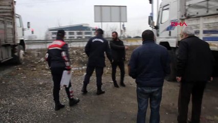 Sakarya tır parkında araçların aküleri çalındı