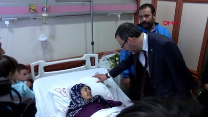 Elazığ bakan kasapoğlu ve futbolculardan bir dizi ziyaret-2