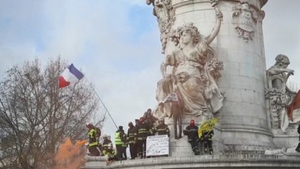 Una manifestación de bomberos en París degenera en choques con la policía