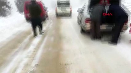 Denizli kayak merkezinden dönerken yolda kalanları ekipler kurtardı