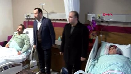 Elazığ sağlık bakanı koca, depremde yaralanan azize çelik'i hastanede ziyaret etti - 1