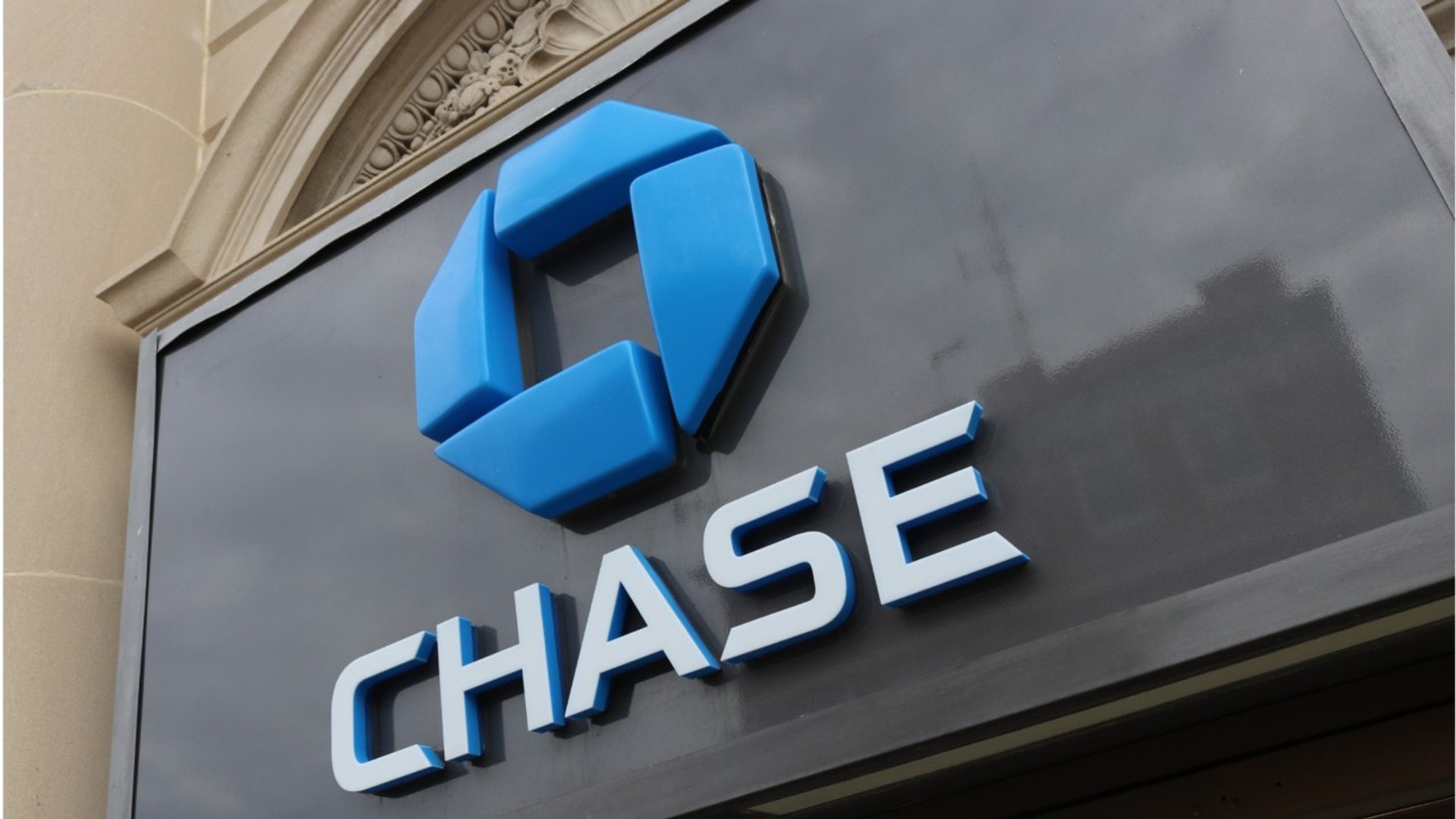 ⁣How To Use Chase Offers