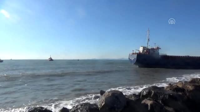 Karaya oturan kargo gemisi kurtarıldı (2)