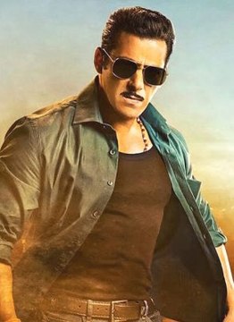 Salman Khan loses cool and snatches Fan's Phone at Goa Airport | Salman khan | Goa | Selfie