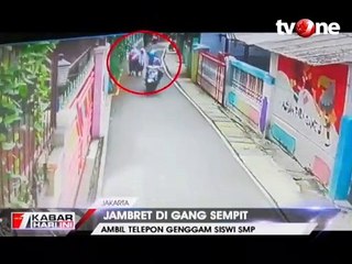 Aksi Jambret Rampas HP Siswi SMP Terekam CCTV