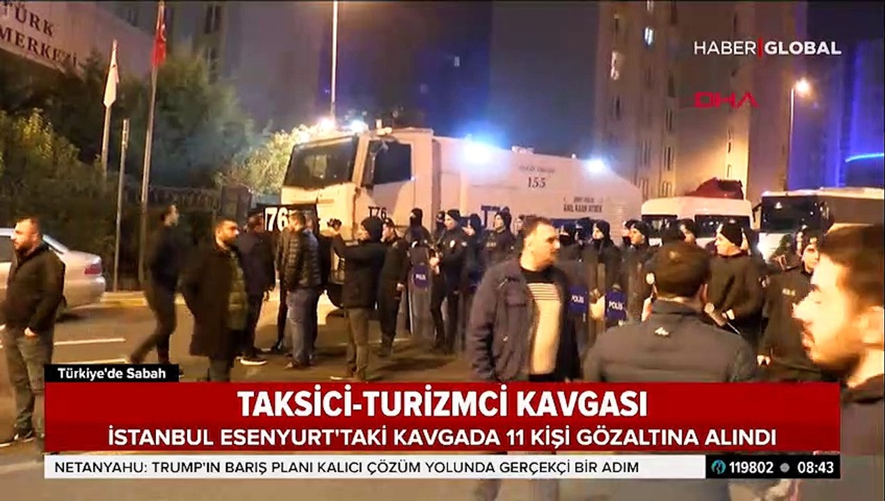 Esenyurt'ta taksicilerle turizm şoförleri birbirine girdi, ortalık savaş alanına döndü