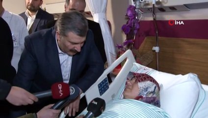 Bakan Koca, Hastanede Tedavi Gören Azize Çelik'i Ziyaret Etti