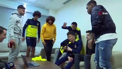 Depremzede Emir’e Fenerbahçeli futbolcular moral verdi