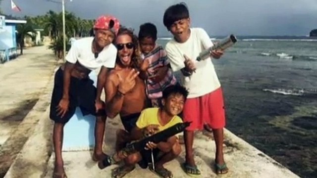 El surfista español muerto a tiros en Filipinas será enterrado hoy en Arteixo