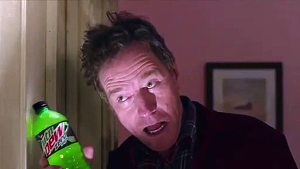 Bryan Cranston parodie la scène culte de Shining pour une pub du Super Bowl