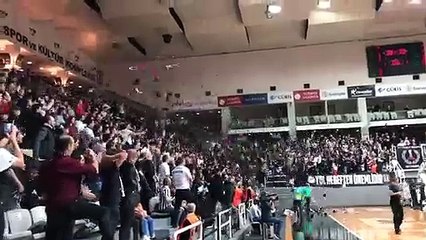 Beşiktaş maçında depremzedeler için anlamlı hareket...