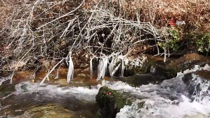 Buz Tutan Akarsu Kartpostallık Görüntü Oluşturdu