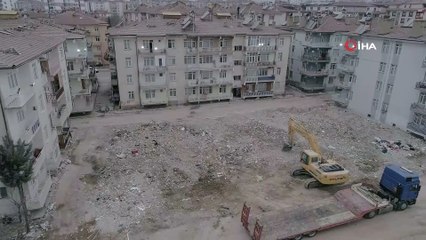 Elazığ'da enkaz kaldırma çalışmaları devam ediyor